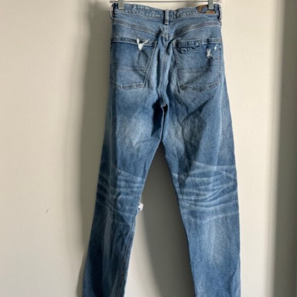 American Eagle Stigid Distressed Mom Jeans - size 2 - Picture 3 of 6